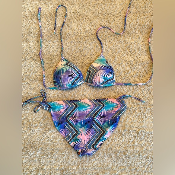 No Boundaries: Bikini - Picture 3 of 9